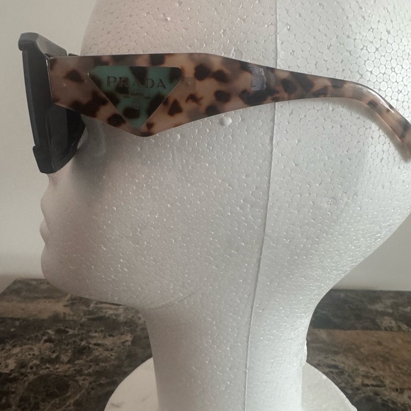 Chic Black Oversized Inspired Prad@ Sunglasses - Picture 2 of 5